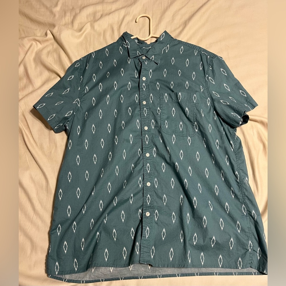 American Eagle Short Sleeve Button Down